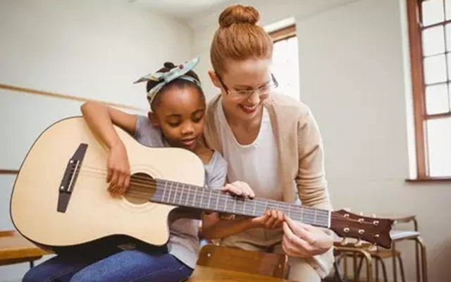 拔掉“锈钉子” 镶上“绿丝带”!兴业银行芜湖分行落地首笔EOD模式贷款助力长江岸线生态焕新
