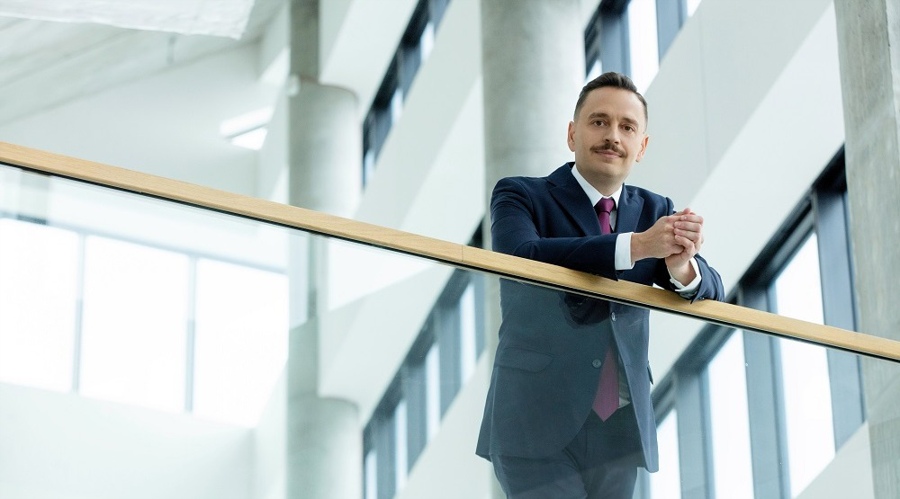 禁止涉毒艺人复出未剥夺其劳动权