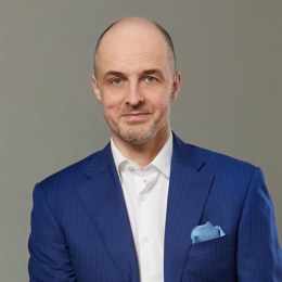 沙特主权财富基金PIF Q2持仓:增持医药股看涨期权,清仓Meta(META.US)